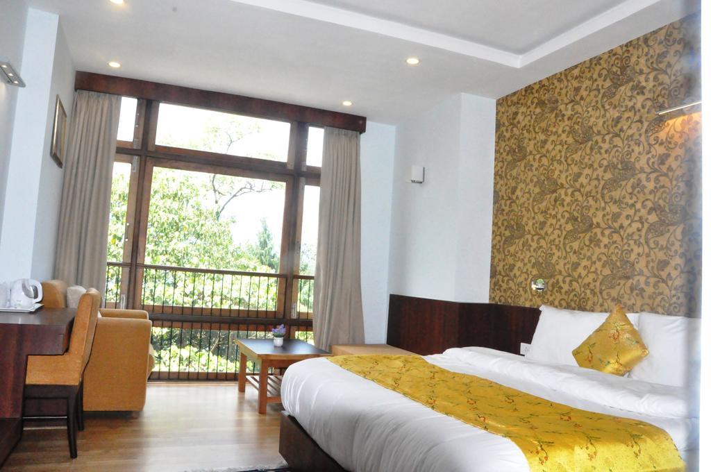 Hotel The Golden Crest