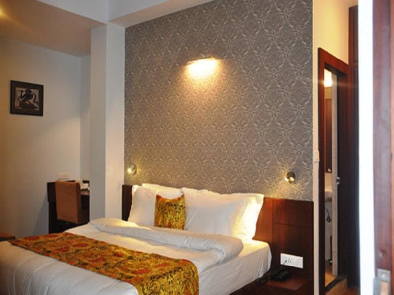 Hotel The Golden Crest 4*