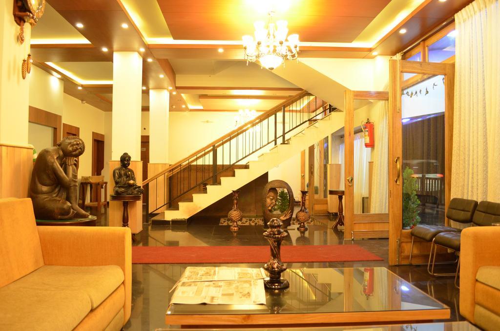 Hotel The Golden Crest 4*