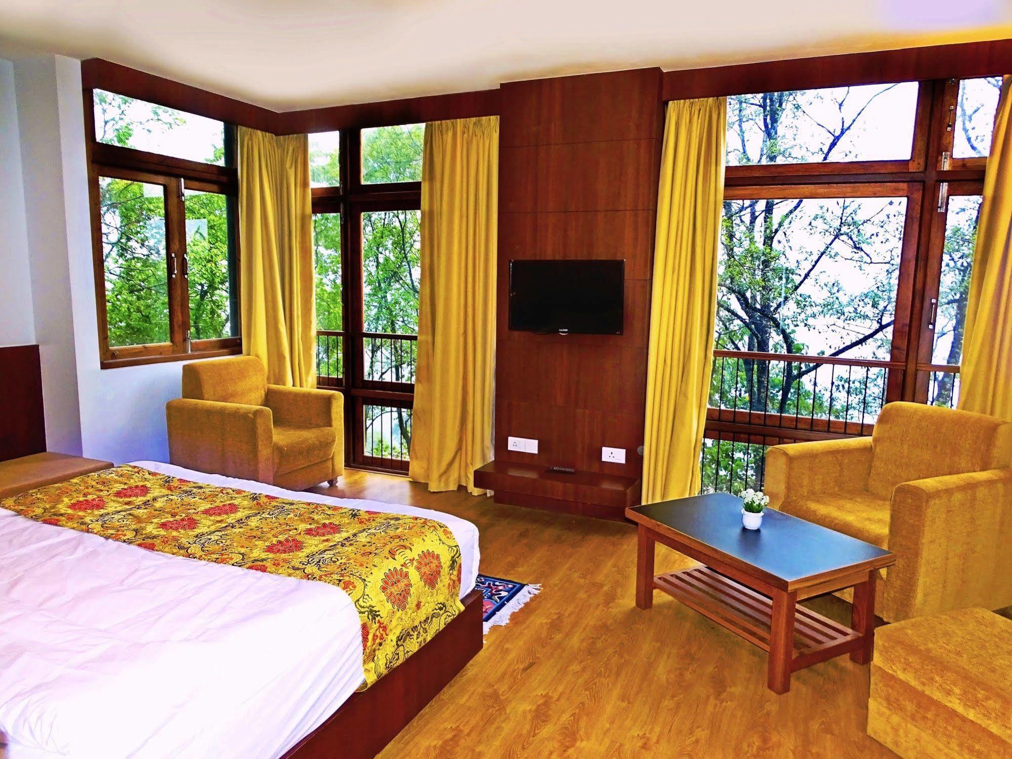 Hotel The Golden Crest 4*